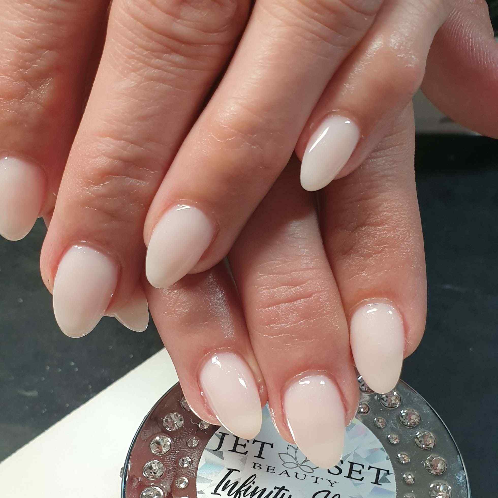 Neues Set Naturnagelverstärkung